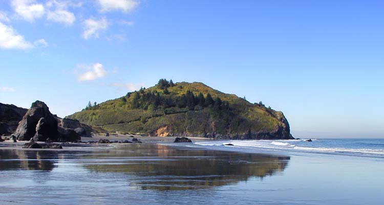 [Photo of Trinidad Beach at low tide]